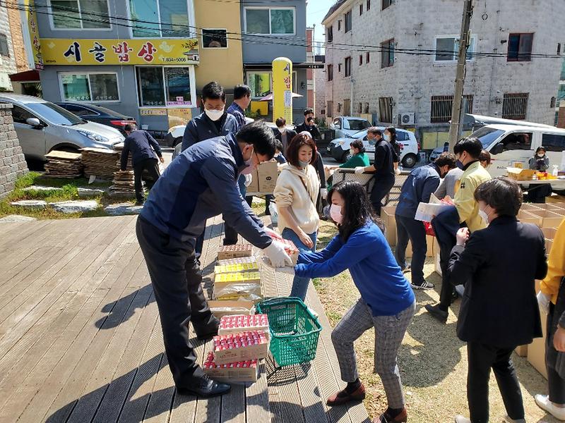 마을이 함께하는 행복 꾸러미 사회공헌 활동 전경 