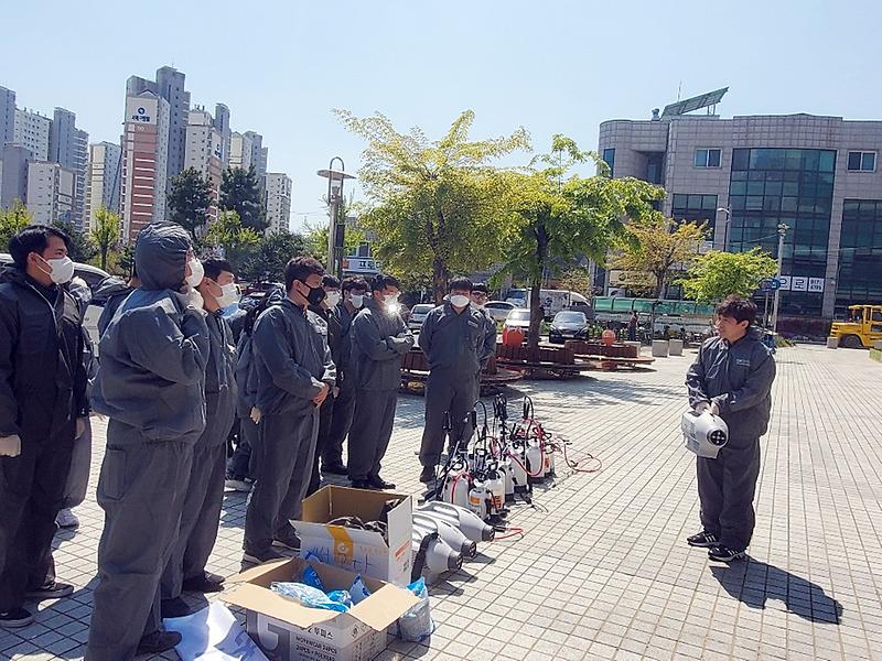 공단 직원 인천광역시 여성의 광장 방역 봉사활동 이미지