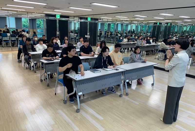 고객만족도 향상을 위한 '친절 온도 1도 올리기' 교육 시행 사진