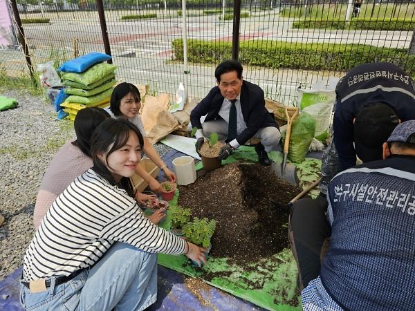 연수구시설안전관리공단,‘반려식물 돌봄사업’3차례 성공적 마감 사진