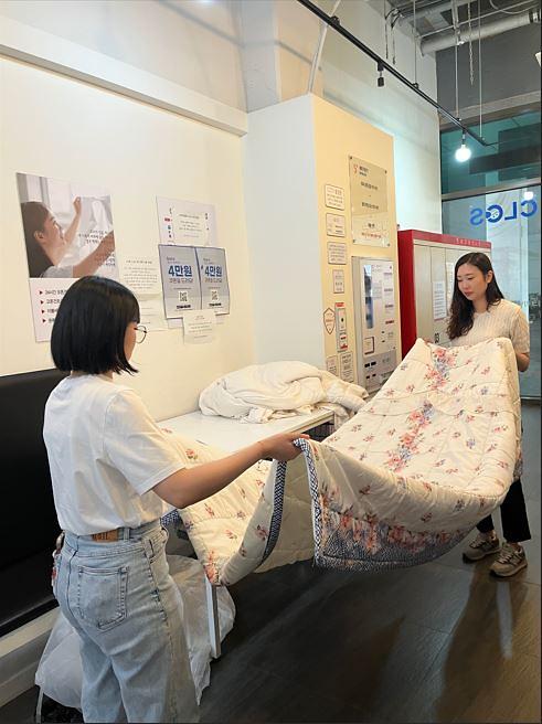 연수구 홀몸 어르신께 뽀송한 여름을... 이불빨래 봉사 나선 공단 사진