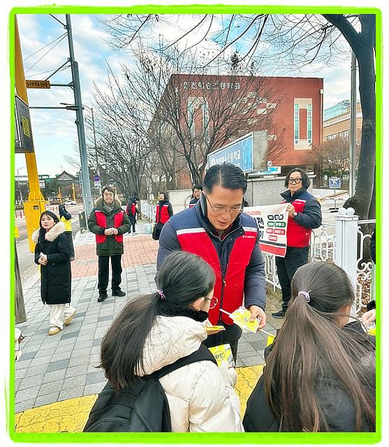 교통캠페인_활동사진3.jpg 이미지