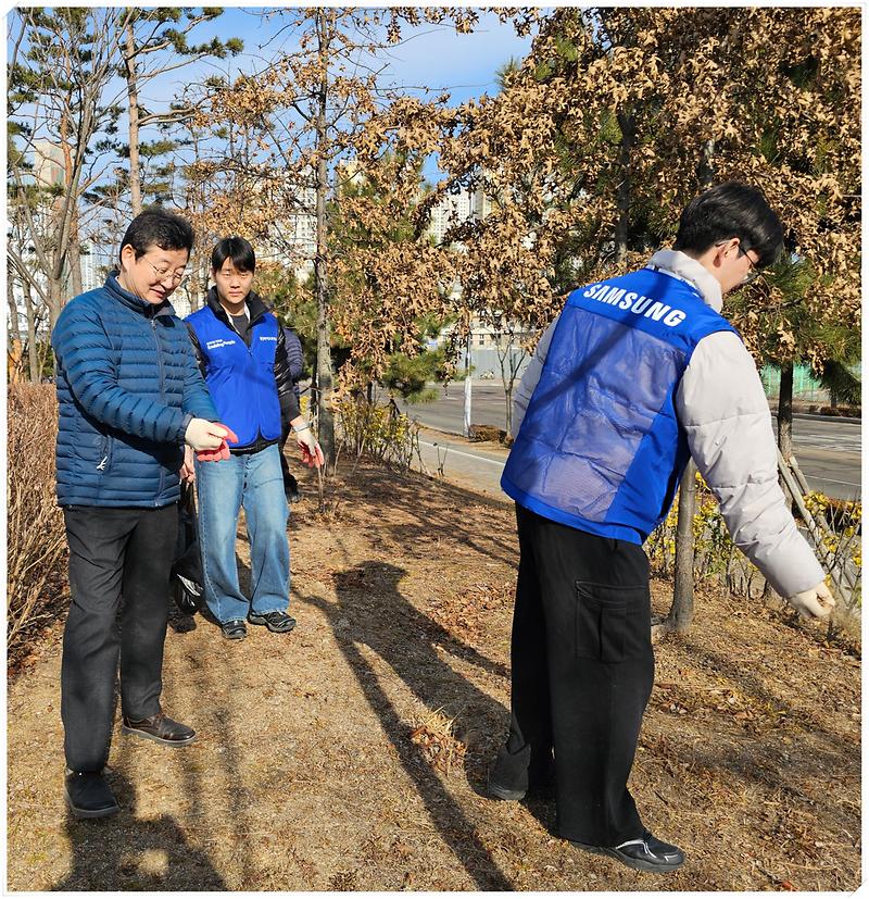 삼성바이오로직스와_함께하는_봄꽃씨앗_파종행사_사진_2.jpg 이미지
